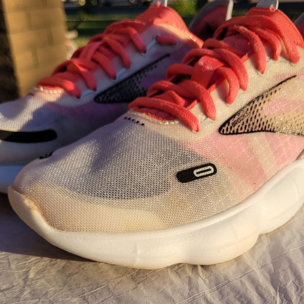 Brooks aurora size 8.5